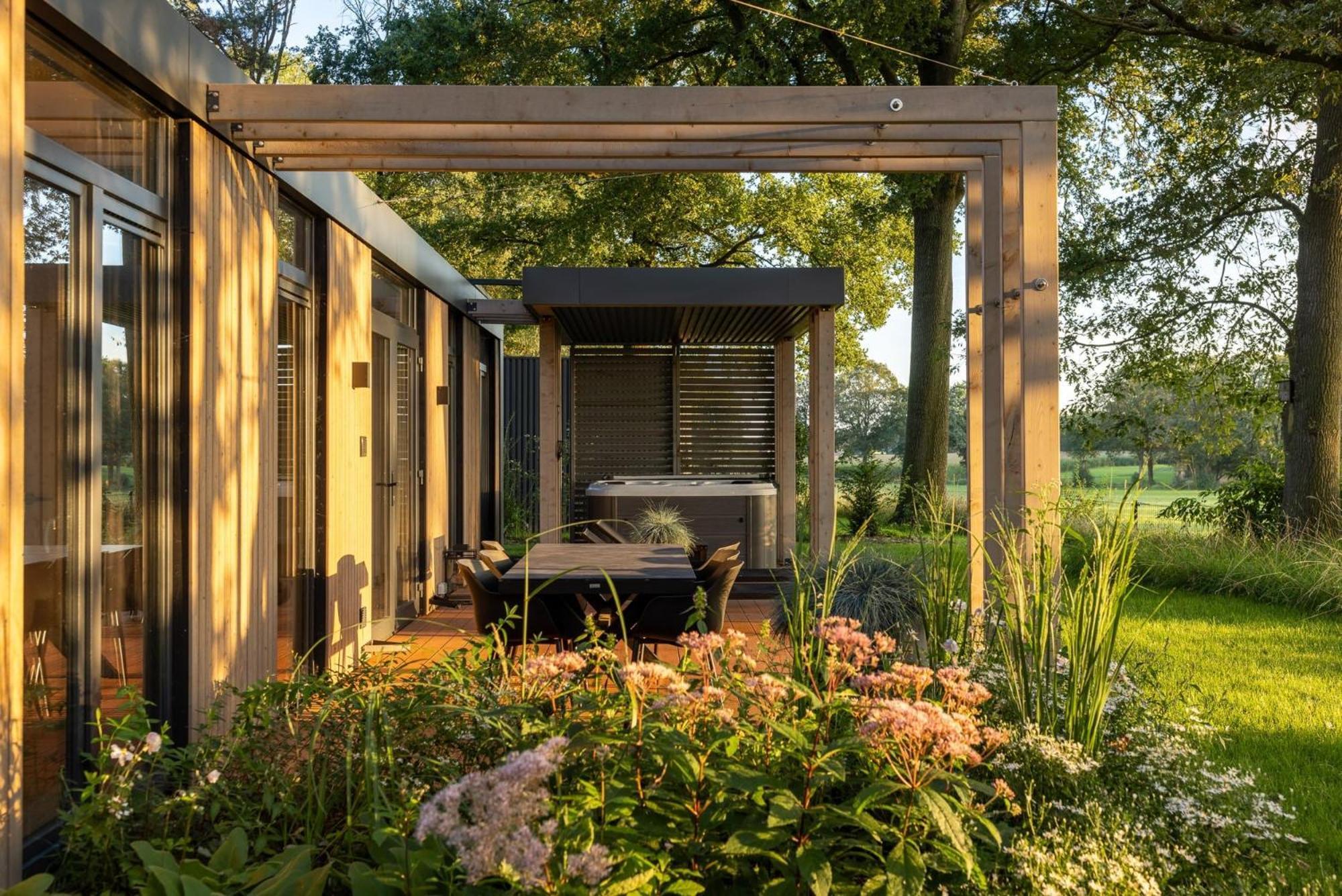 Zicht Op Twente - Spa Lodges 马尔克洛 外观 照片